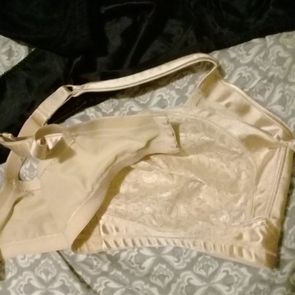 Bras - Picture 2 of 7